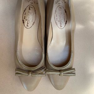 Italian flats, new, genuine leather, size 7.
